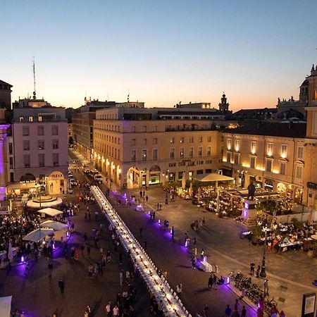 Stazione A 200M - Ampio Appartamento Con Parcheggio Notturno Gratis Parma Eksteriør bilde